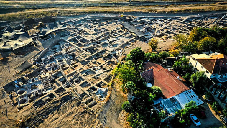 Israel descobre gigantesca fábrica de vinho de 1.500 anos