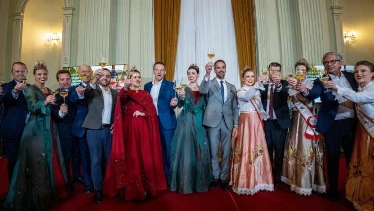 Lei que institui vinho e espumante como símbolos do RS é sancionada por Eduardo Leite