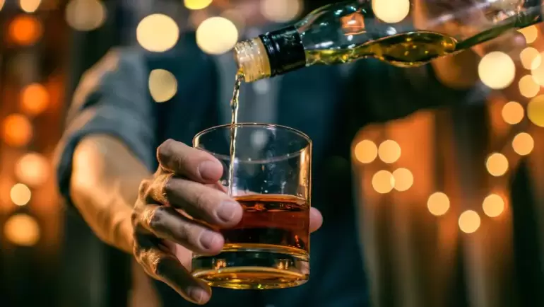 Impulsionado pelo aumento no consumo, bar lança carta com 130 rótulos de uísque (alguns icônicos)